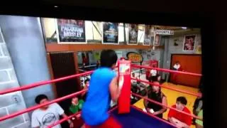 Pacquiao shows crazy speed on ringside