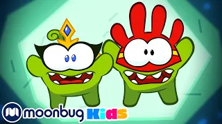 CUT THE ROPE - OM NOM! Shrunken Noms! Learn | ABC 123 Moonbug Kids | Fun Cartoons | Learning Rhymes