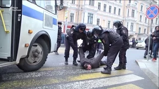 В центре Москвы задержали по меньшей мере 59 оппозиционных демонстрантов