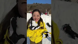 ngày thứ 5 ở Hàn Quốc cả nhà Mẫn Mẫn trải nghiệm tour hái dâu và trượt tuyết ở Hàn Quốc!