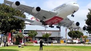 Watch the Giant Airbus A380 Landing (sky and plane )