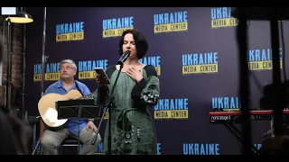 Марина Пономаренко — поетичний вечір у Львові на підтримку ЗСУ