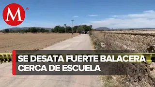 Maestros y alumnos se resguardan así durante balacera en Michoacán