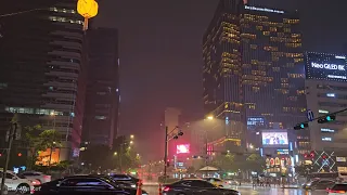 A night walk in the rain around Cheonggye stream in Seoul, Korea. 한국 서울 청계천 주변 폭우속 밤산책.