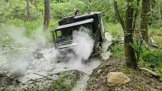 Unimog U 404 s offroad in the water