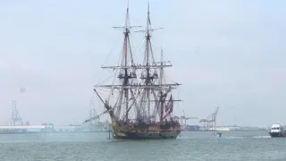 Replica of historic war ship Hermione docks in New York