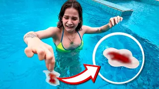 VAZOU A MENSTRUAÇÃO NA PISCINA!  😥