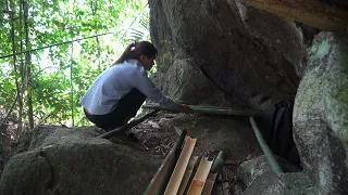 Alone camping under the big rock, Building survival shelter // My Bushcraft ep.22