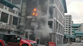 Fire in Pasir Ris food court   4 fire      Wah Lao Eh Singapore