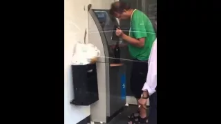 Drunk guy using the ATM WITH SOUND | BORRACHO EN EL CAJERO | (Original)