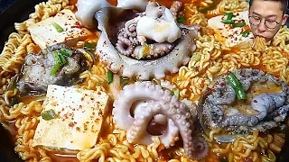 배고파! 왕낙지🐙와 전복이들어간 해물라면(Seafood spicy noodles)에 밥까지 말아서 요리 팍팍 먹방 REAL MUKBANG EATING SHOW