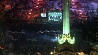 Ukraine protesters reinforce barricades in Kiev