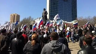 Ukrainian pro-Russian supporters seize government building in Donetsk