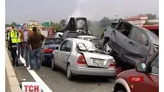 Четверо загиблих і три десятки розбитих авто - наслідок страшного ДТП у Греції