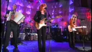 Bonnie Raitt performs "Thing Called Love" Rock and Roll Hall of Fame Inductions 2000