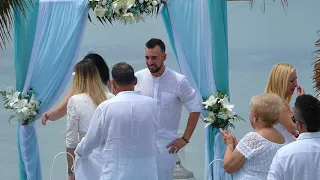 Cuando la invitada se da cuenta que ella es la novia de la boda