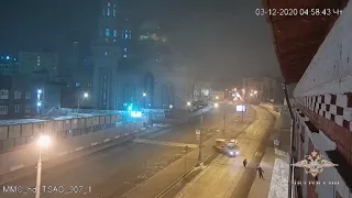 Сотрудники ГИБДД в центре Москвы спасли людей из горящего здания