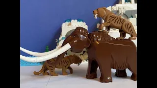 LEGO Saber-Toothed Tigers vs Woolly Mammoth