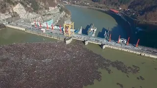 Fluss Drina bei Visegrad: Müll, so weit das Auge reicht