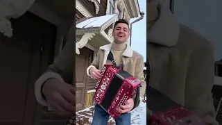 На соседней улице! / Хочется танцевать!