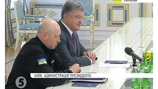 Порошенко провів нараду з силовиками щодо ситуації у Криму