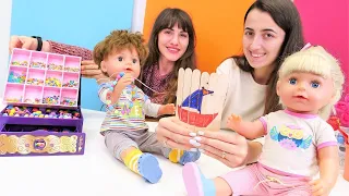 Kız oyunları. Baby Born oyuncakları ile el yapımı hediyeler. Eğitici video.