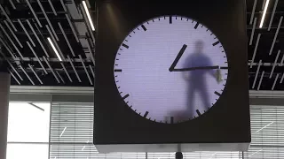 The Man in the Clock, Schiphol Airport, Amsterdam