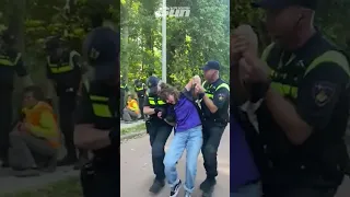 Eco protester struggles as police use controversial 'Pain Grip'