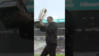 Luke Humphries parades PDC Worlds Darts trophy at Elland Road #lufc