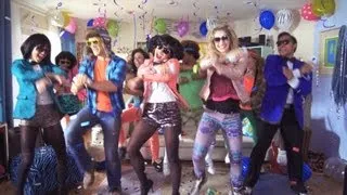 "Gangnam Style" by PSY - ¡Disponible en  Just Dance® 4! [ES]