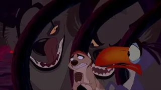 Момент из мультфильма «Король Лев» - Пумба спасает Тимора и Зазу. Битва Симбы и Шрама