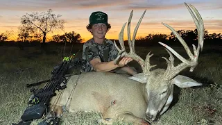 Bowhunting GIANT Whitetail Deer in Texas!!!!