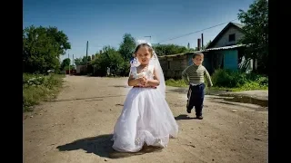 По цыганским законам замуж в 12 лет,реальная деревенская свадьба.1-2 части