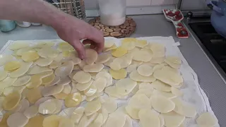 Ну, оочень вкусные домашние чипсы,Well, oochen delicious homemade chips. ENG SUB*