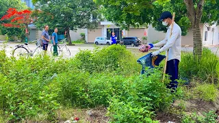 Volunteer to clean up grass helps the elderly have a clean, beautiful and airy place to exercise