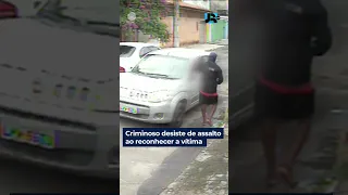 Armado com fuzil, criminoso desiste de assalto ao reconhecer a vítima no RJ #JornalDaRecord #Shorts