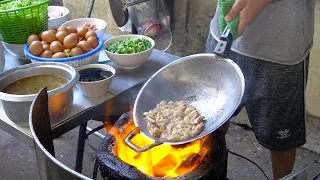4 Years Michelin! Fried Chicken Noodles for 20 years - Thailand Street Food