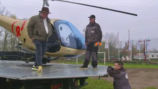 Peter Gillis is Vliegensvlug in zijn nieuwe Helikopter