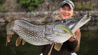 Monsterhecht aus Talsperre - Angeln im Freiwasser