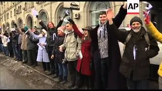 Pro-Putin and opposition supporters hold rallies