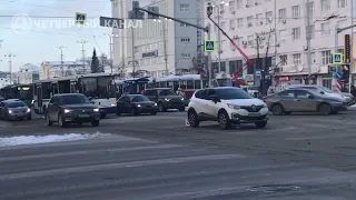 Столкновение легковушки и автобуса. ДТП на Ленина  - Карла Либкнехта в Екатеринбурге