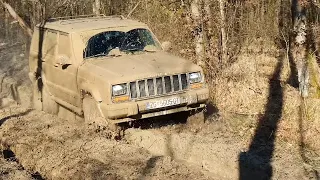 2.5 TD Jeep XJ & Three 4.0 XJs in a lot of MUD