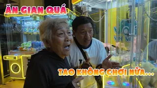 8 Sang dắt "em bé mami" đi đại náo trung tâm thương mại, ta nói đi tới đâu là ghẹo mami tới đó