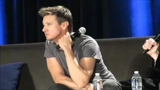 Jeremy Renner - MCU Hawkeye's Hearing (Chicago Wizard World 2015)