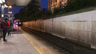 パリ郊外駅・電車通過します！