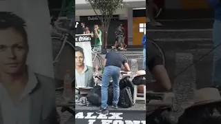 VEJA A ALEGRIA DO CANTOR DE RUA DA AVENIDA PAULISTA.(10/07/2022).