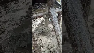 kalo belum lihat pasti ga akan percaya lumpur keras keluar dari lubang bor
