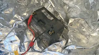 Cargando una batería de Moto (Plomo) con un cargador IMAX B6 a 12v y 0.2A.