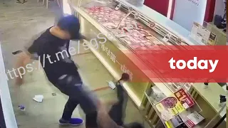 2 men filmed fighting in a store on Beach Road in Singapore