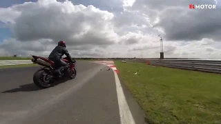 Caída en moto a 225 km/h | El Motor